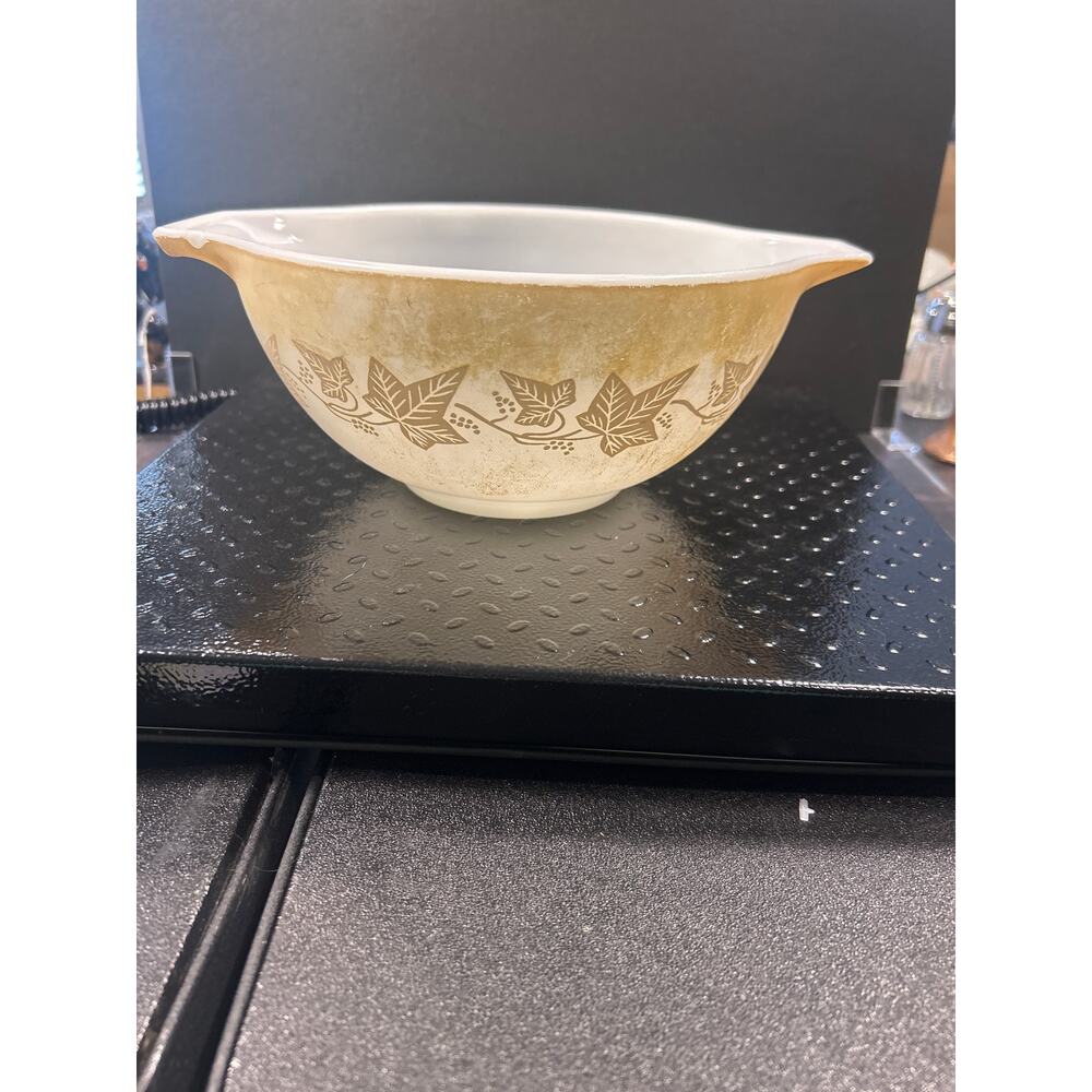 Pyrex Sandalwood Bowl 442
